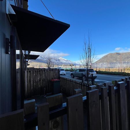 Queenstown Studio - 5Mins To Airport - Aircond - Free Wifi - Walk To Centre Exterior photo