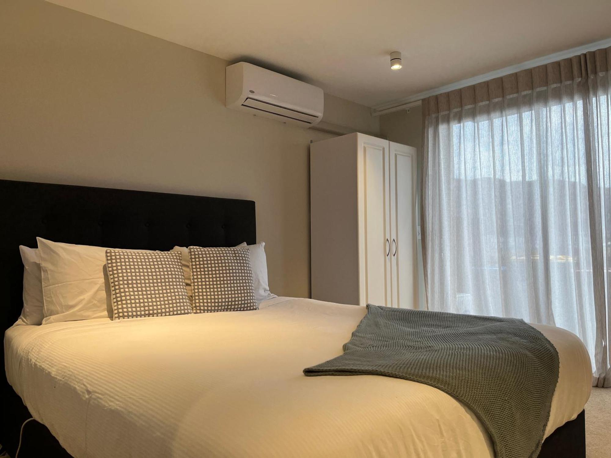 Queenstown Studio - 5Mins To Airport - Aircond - Free Wifi - Walk To Centre Exterior photo